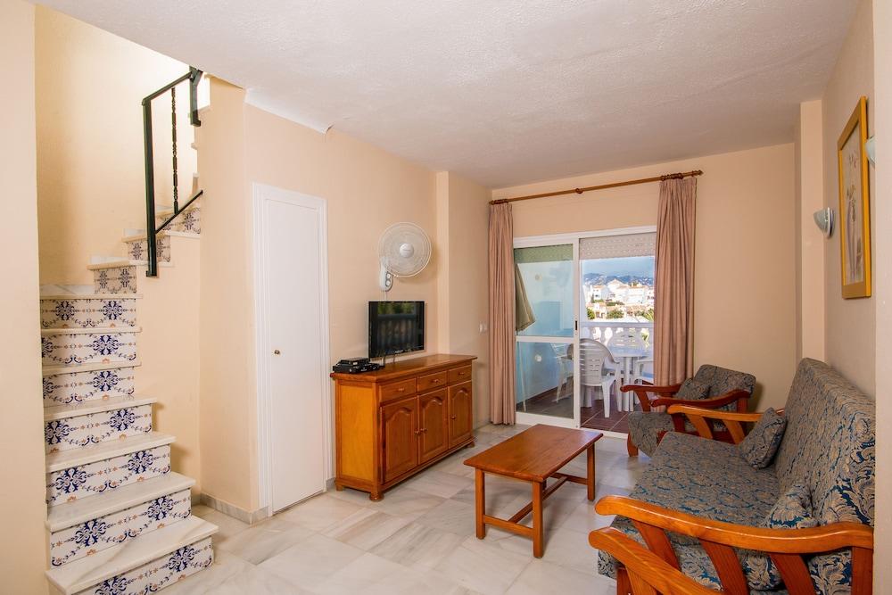 Apartamentos Las Rosas De Capistrano Nerja Kültér fotó