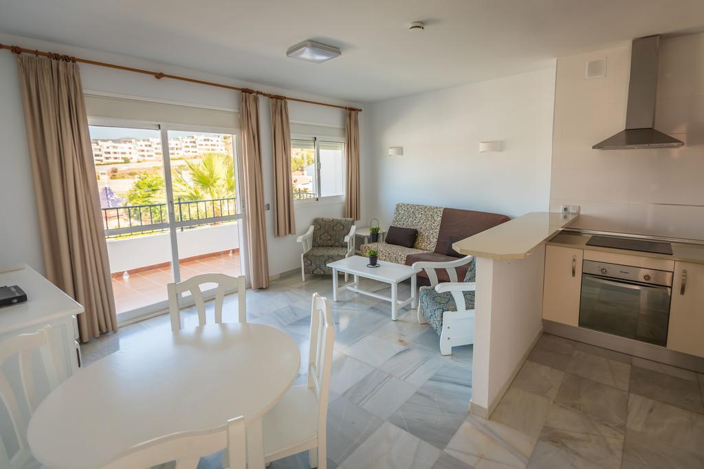 Apartamentos Las Rosas De Capistrano Nerja Kültér fotó