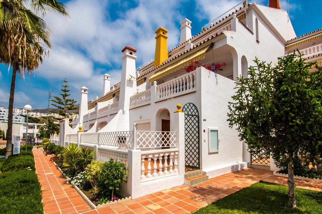Apartamentos Las Rosas De Capistrano Nerja Kültér fotó